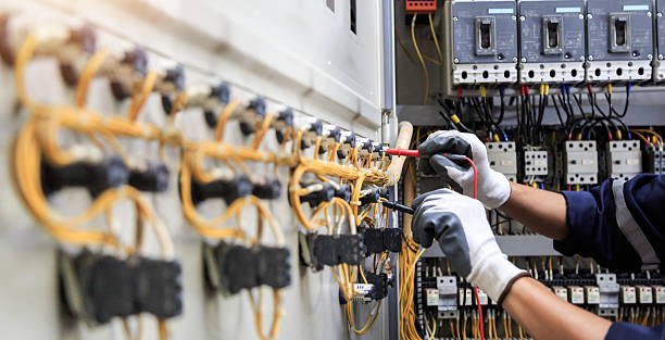 Professional Electrician technician working in Powderly, TX